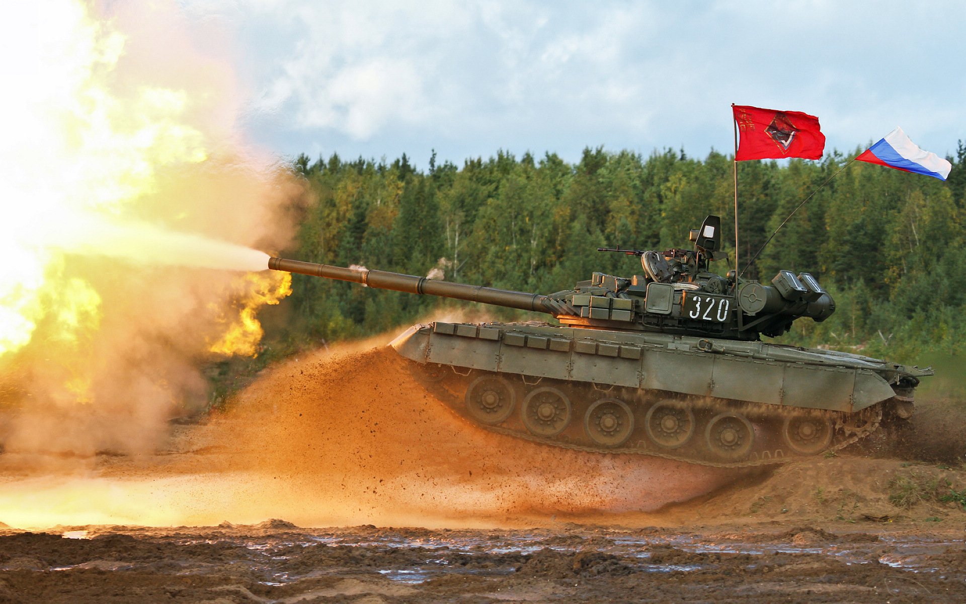 赛道交错处，钢铁猎豹与绿茵阴影的午夜对话