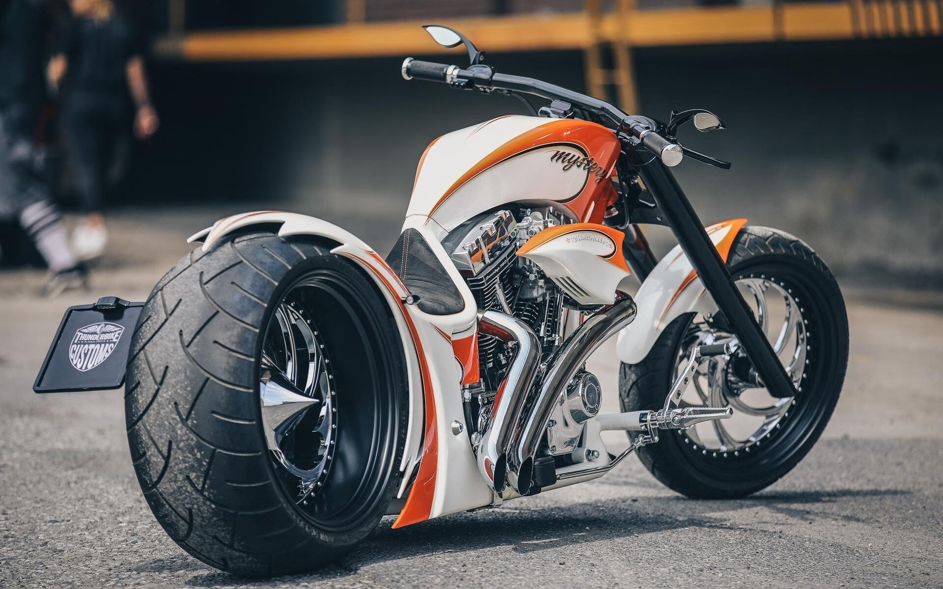 绿茵场的两种火焰，黄喜灿点燃赛场，德国节奏掌控威尔士